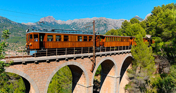 Active holidays in Majorca: train to Sóller